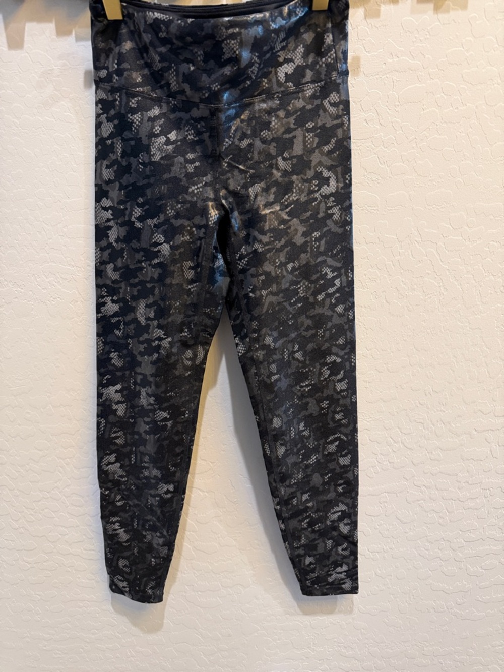 Heroine Sport Metallic Black Camo Leggings